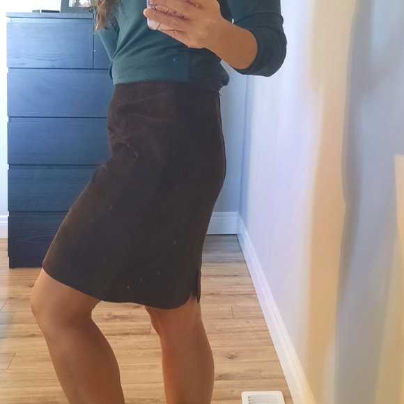 Danier Leather Brown Suede Mini Skirt size 8 - Picture 1 of 8